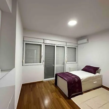 Glyfada 3 Bed: Modern & Cozy Atény