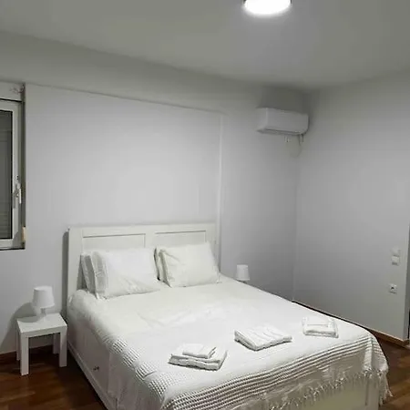 Glyfada 3 Bed: Modern & Cozy Apartmán