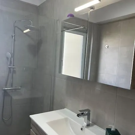 Glyfada 3 Bed: Modern & Cozy Apartmán Atény