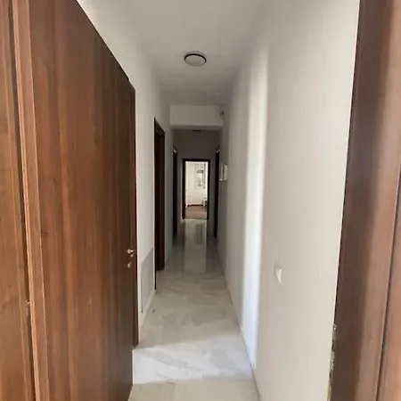 Glyfada 3 Bed: Modern & Cozy * Atény
